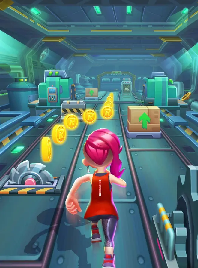 Captura de Street Rush numa passagem futurista com uma corredora